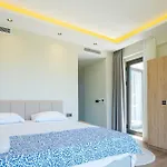 En Pier Private Pool Villa *