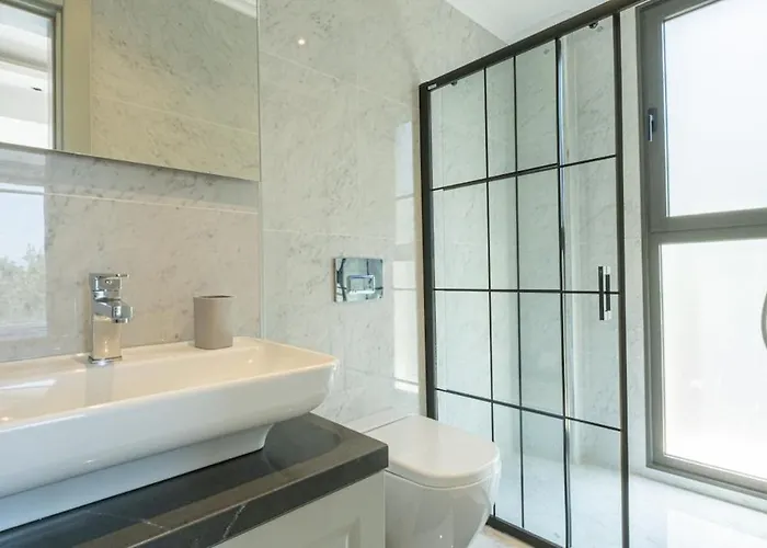 En Pier Private Pool