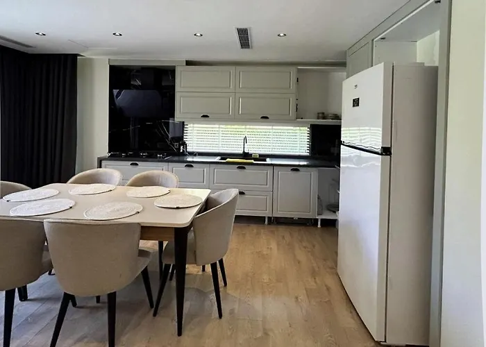 Vilă En Pier Private Pool